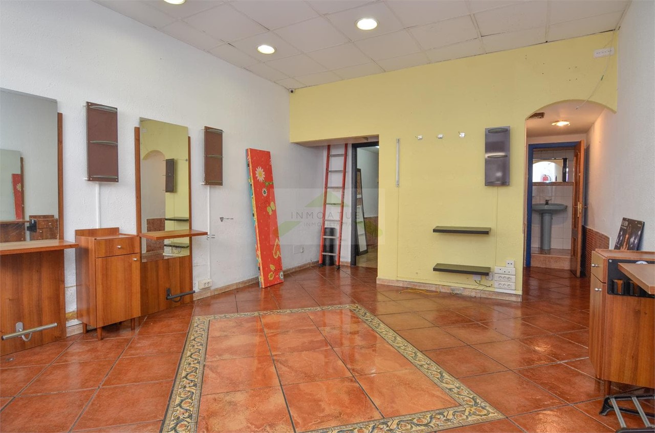 Foto 3 Local comercial de 40m2, zona Mallos, próximo a Ronda de Outeiro y Avenida Arteixo.- 