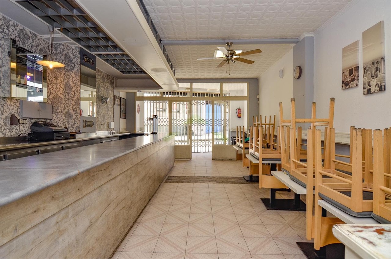 Foto 4 local comercial de 75m2 para hostelería, zona Mallos ( Estación de trenes ).- 