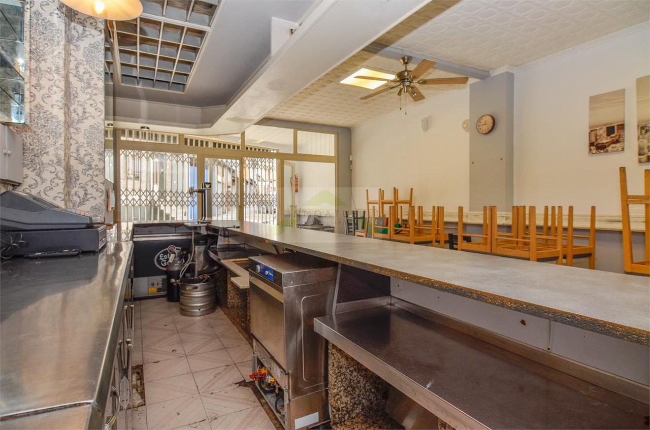 Foto 5 local comercial de 75m2 para hostelería, zona Mallos ( Estación de trenes ).- 