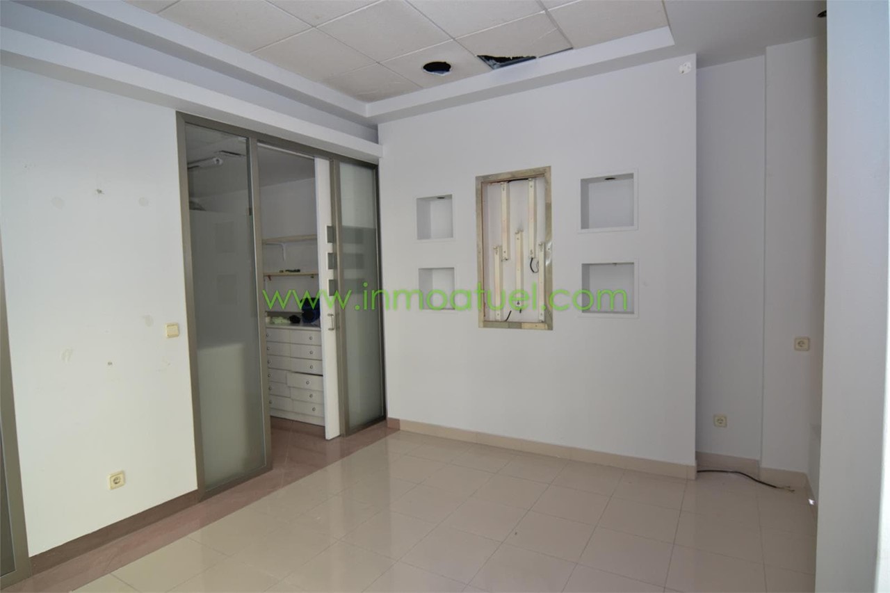 Foto 3 Local comercial de 80m2, zona Mallos (Avenida Mallos) .- 