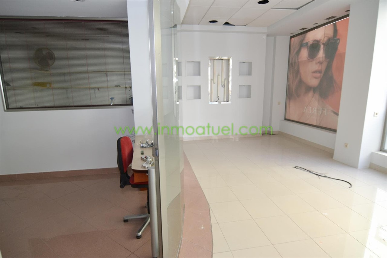 Foto 4 Local comercial de 80m2, zona Mallos (Avenida Mallos) .- 