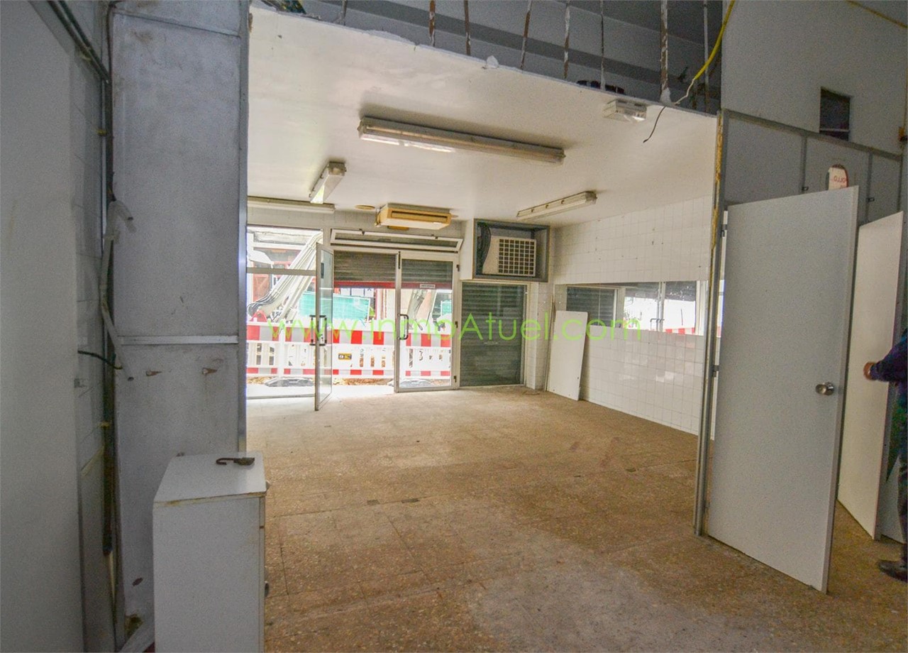 Foto 4 Local comercial de 84m2, zona Sagrada Familia.- 