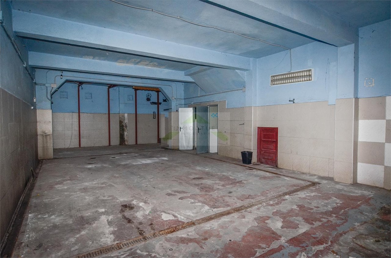 Foto 4 Local comercial de 99m2 a pie de calle, Zona Mallos ( a 30 metros de Avenida Arteixo).- 