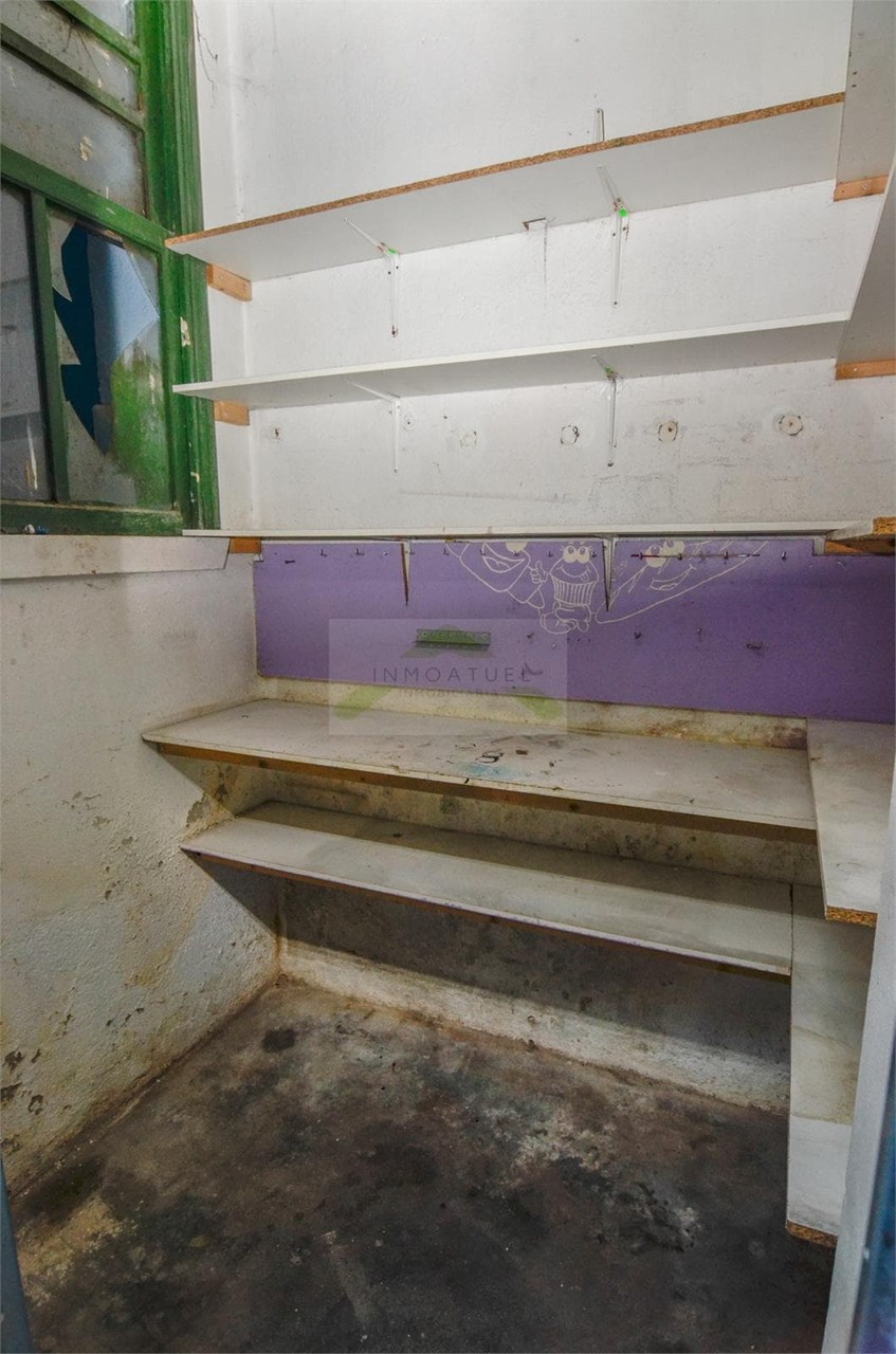 Foto 8 Local comercial de 99m2 a pie de calle, Zona Mallos ( a 30 metros de Avenida Arteixo).- 