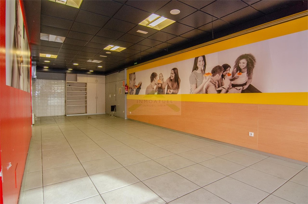 Foto 1 Local comercial sobre Ronda de Outeiro, a 350 metros de la estación de trenes.