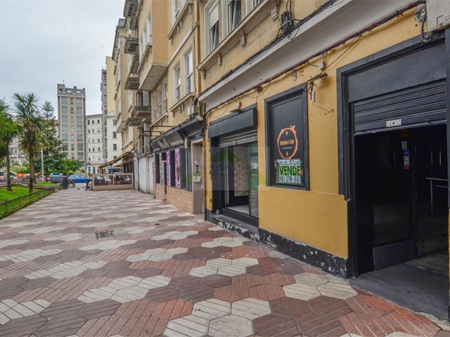 Local comercial / vivienda de 65m2, zona Mallos (Plaza Padre José Rubinos).-  - A Coruña