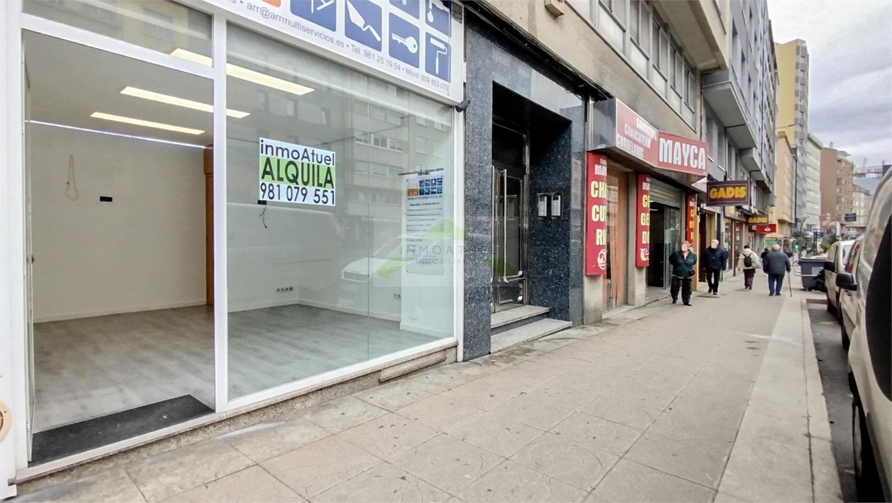Foto 2 Local de 16m2 ubicado en la Rda. Outeiro (paso muy elevado de peatones y vehículos por su puerta).