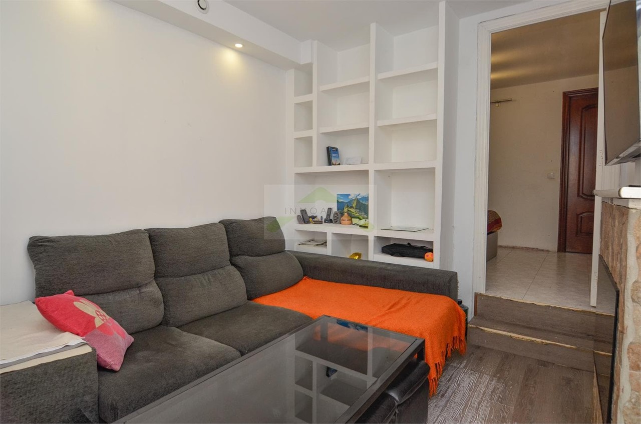 Foto 4 Local de 32m2, zona Blanco White (próximo a la Estación Intermodal).- 
