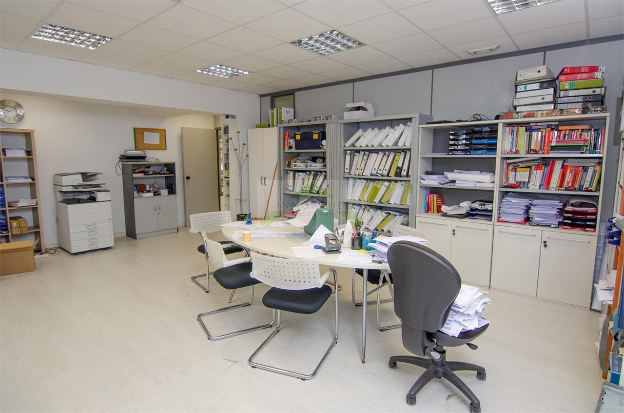 Foto 10 Local de 510m2 ubicado en el Poligono Industrial La Grela Bens (A Coruña).