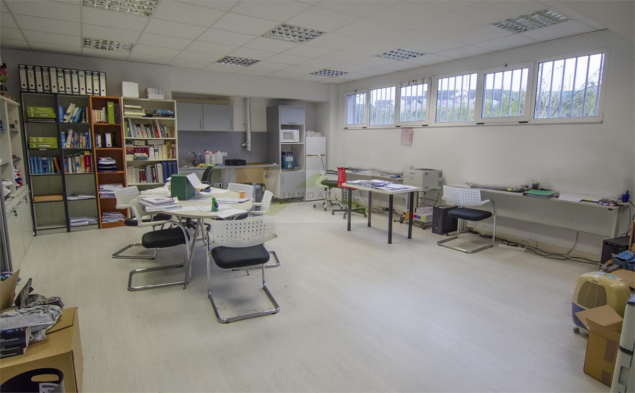 Foto 9 Local de 510m2 ubicado en el Poligono Industrial La Grela Bens (A Coruña).