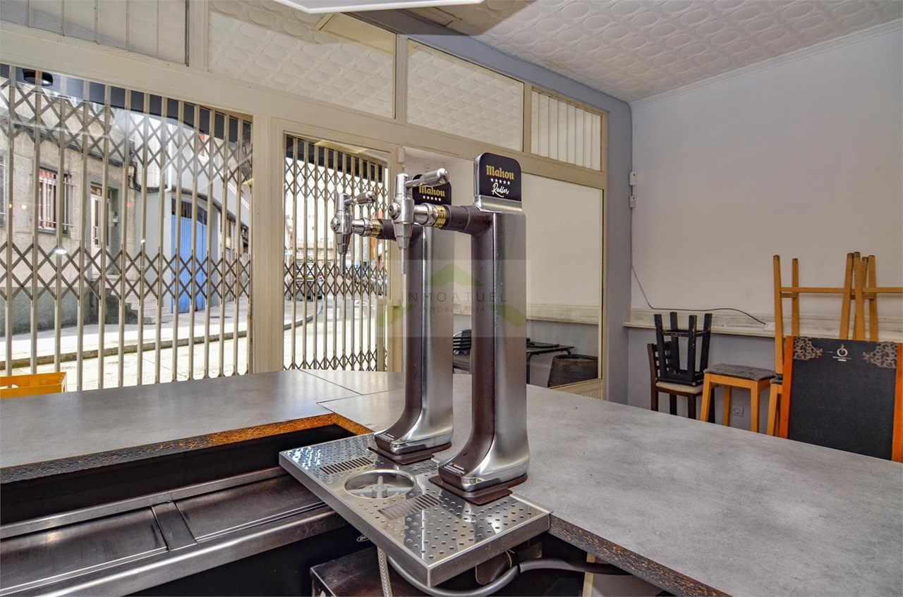 Foto 10 Local  de 75m2 (actualmente cafetería con licencia), zona Mallos a solo 550m de la Estación.