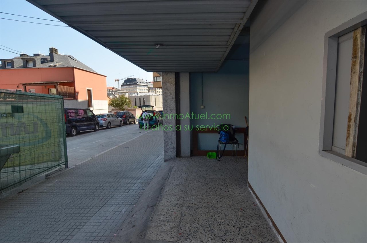 Foto 5 Local de 78m2, zona Mallos sobre calle Ribadavia.- 