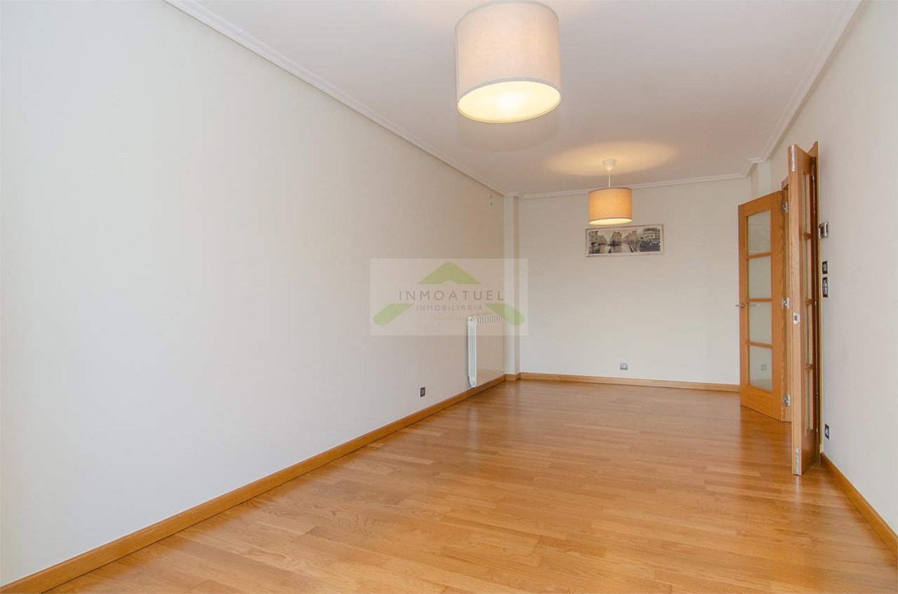 Foto 10 OPORTUNIDAD.- Parque de Vioño.- Piso exterior y luminoso de 79m2 con garaje y trastero.-  