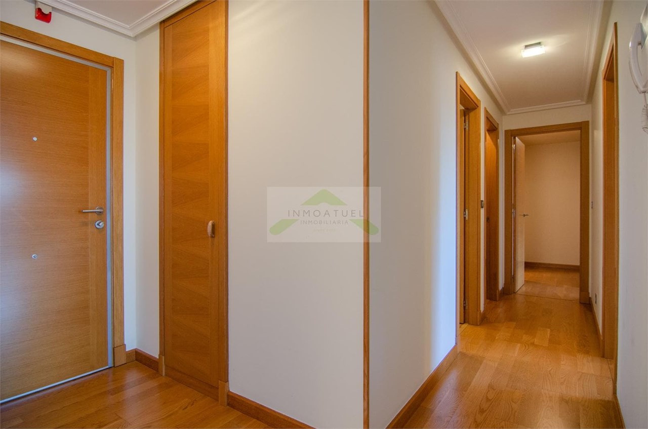 Foto 11 OPORTUNIDAD.- Parque de Vioño.- Piso exterior y luminoso de 79m2 con garaje y trastero.-  