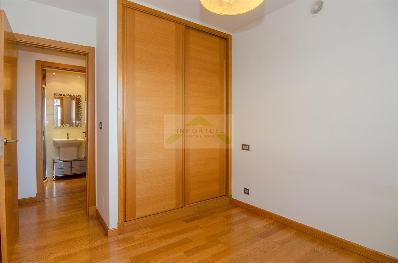 Foto 13 OPORTUNIDAD.- Parque de Vioño.- Piso exterior y luminoso de 79m2 con garaje y trastero.-  