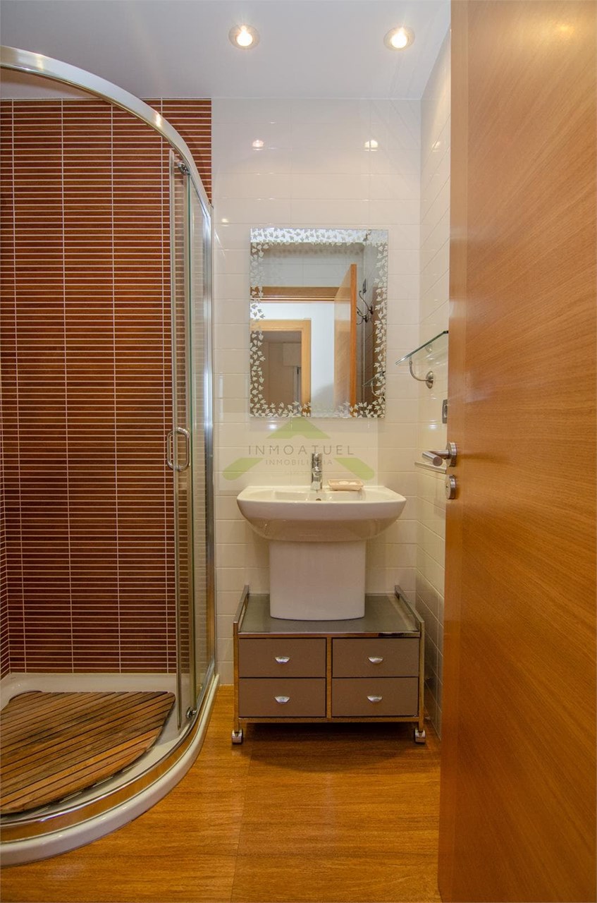 Foto 16 OPORTUNIDAD.- Parque de Vioño.- Piso exterior y luminoso de 79m2 con garaje y trastero.-  