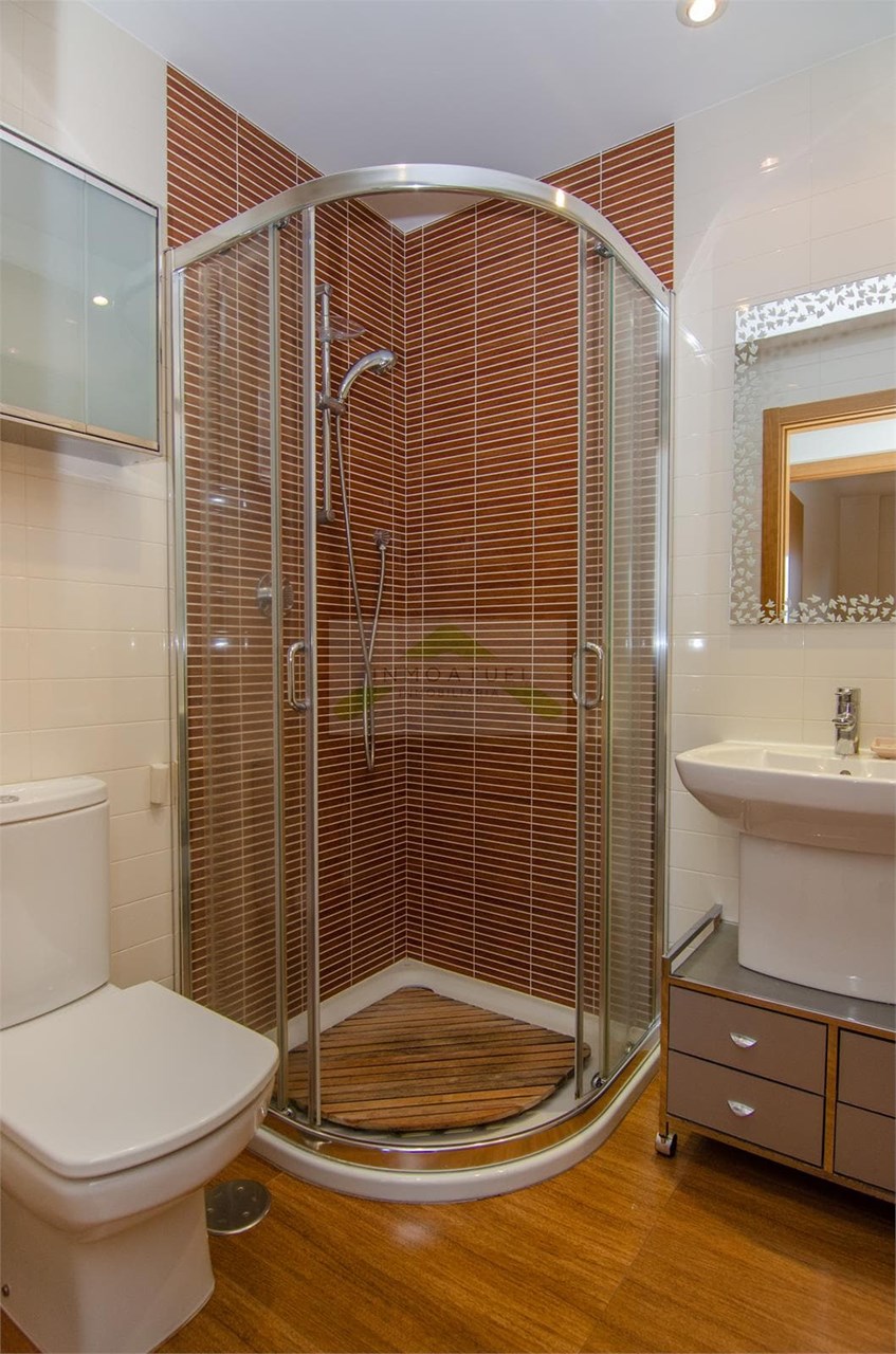 Foto 17 OPORTUNIDAD.- Parque de Vioño.- Piso exterior y luminoso de 79m2 con garaje y trastero.-  