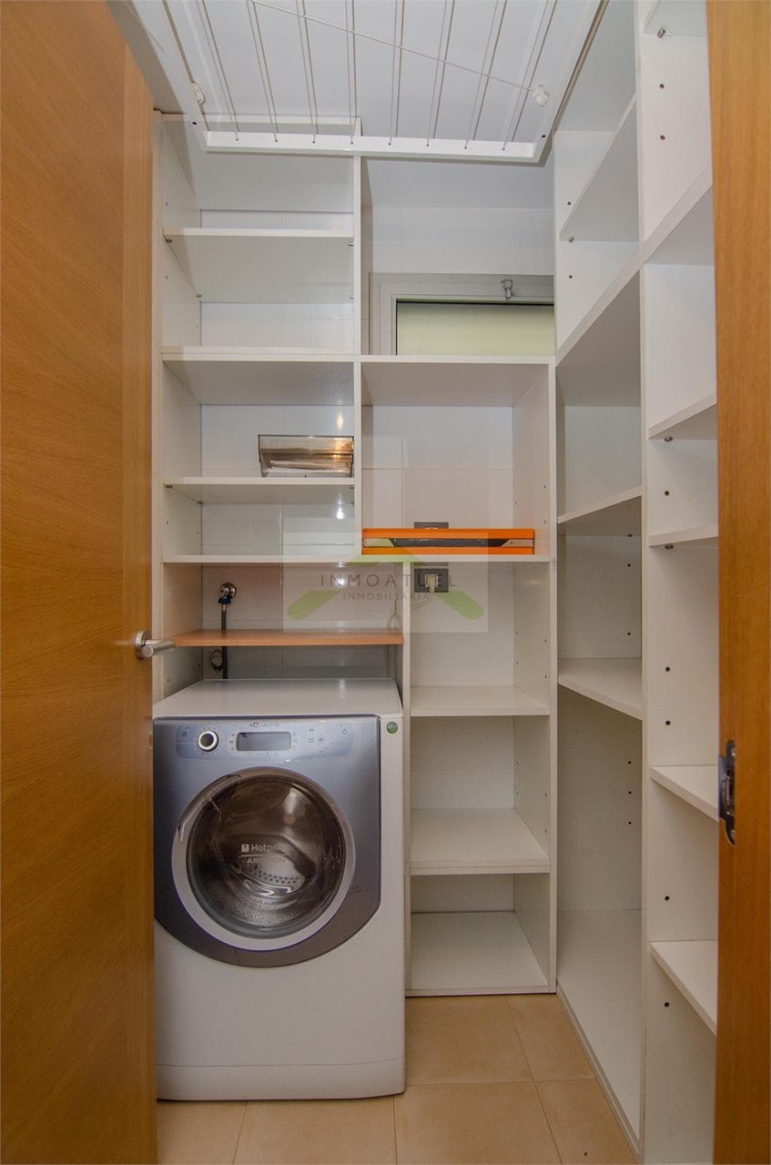 Foto 18 OPORTUNIDAD.- Parque de Vioño.- Piso exterior y luminoso de 79m2 con garaje y trastero.-  