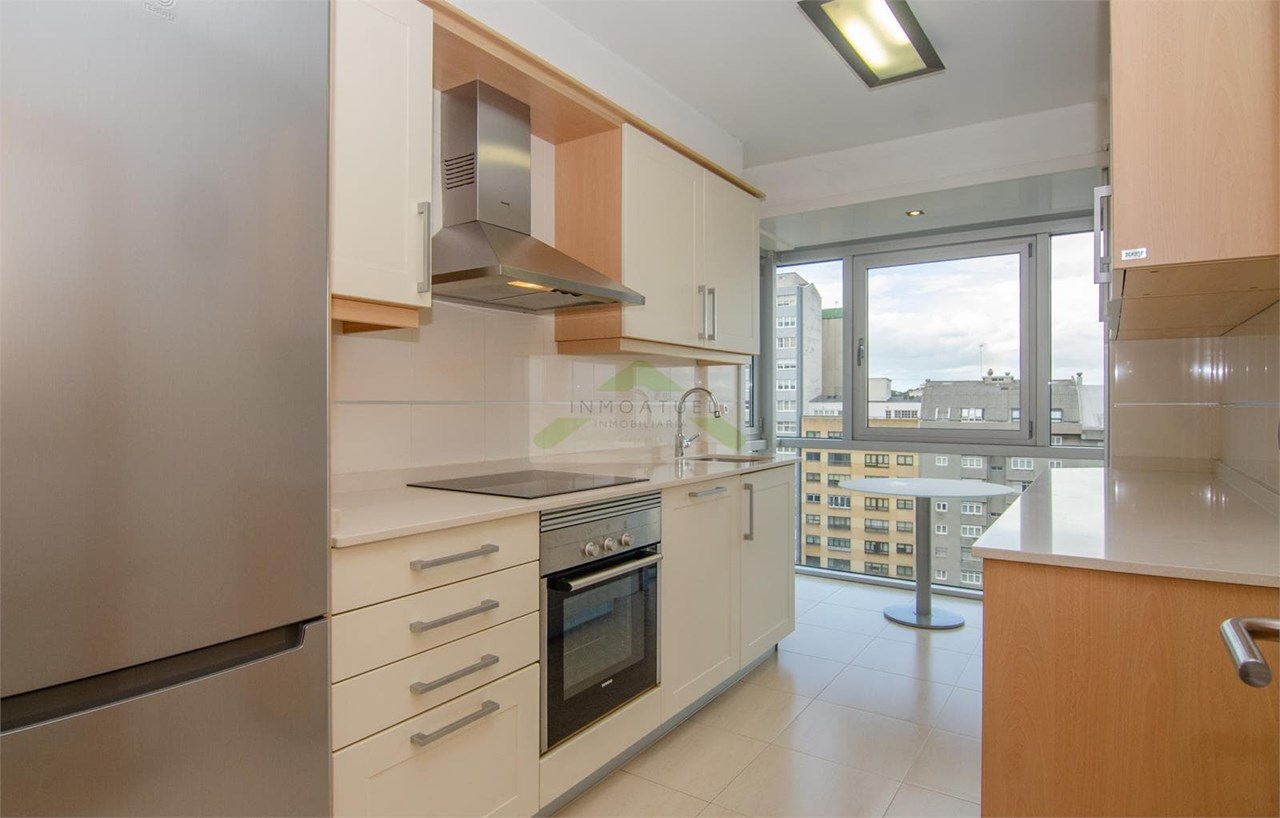 Foto 1 OPORTUNIDAD.- Parque de Vioño.- Piso exterior y luminoso de 79m2 con garaje y trastero.-  