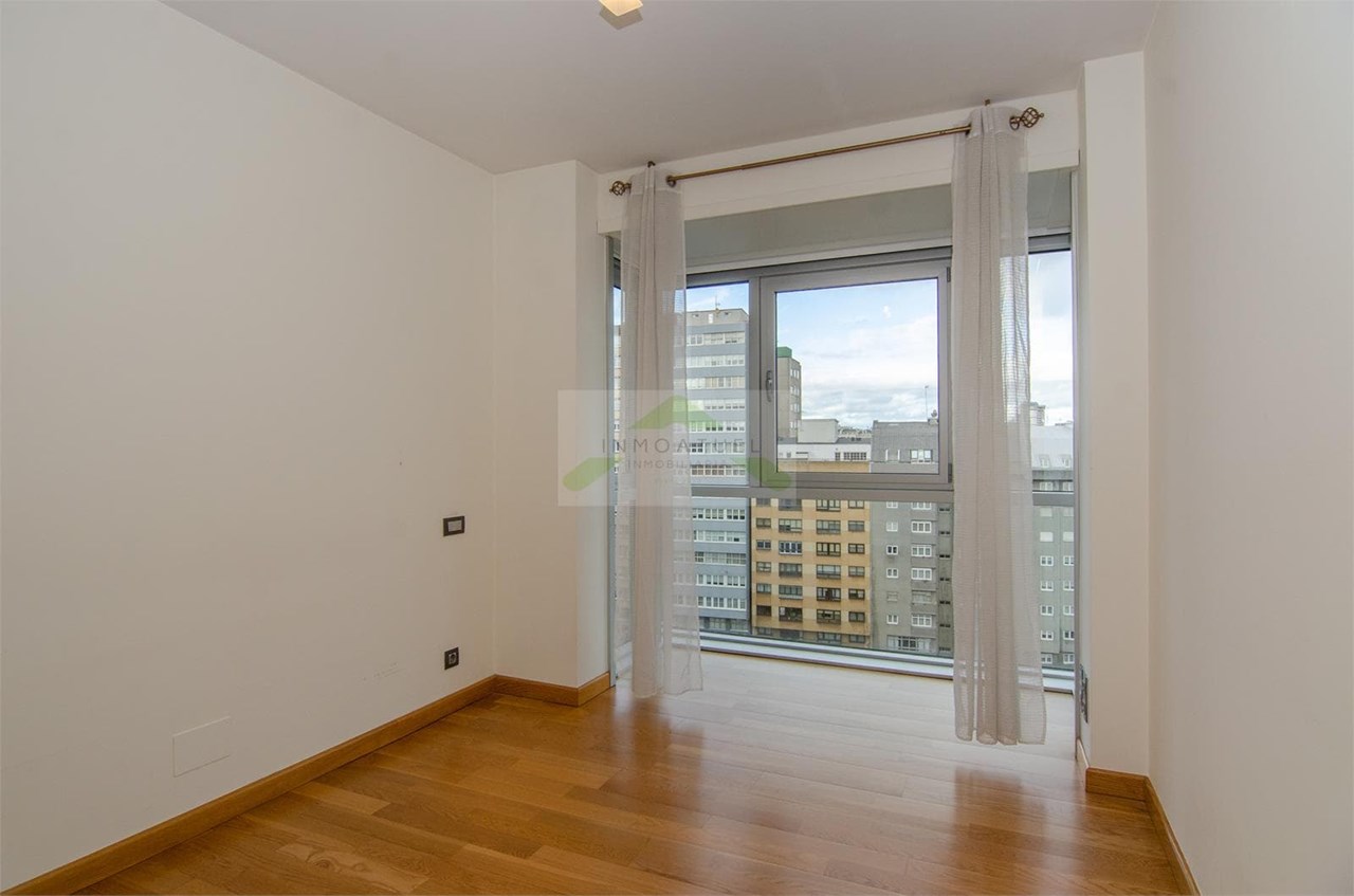 Foto 20 OPORTUNIDAD.- Parque de Vioño.- Piso exterior y luminoso de 79m2 con garaje y trastero.-  