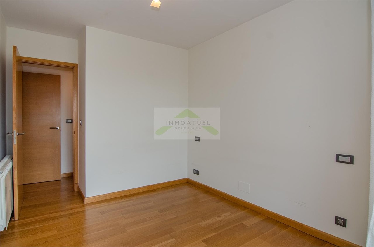 Foto 23 OPORTUNIDAD.- Parque de Vioño.- Piso exterior y luminoso de 79m2 con garaje y trastero.-  