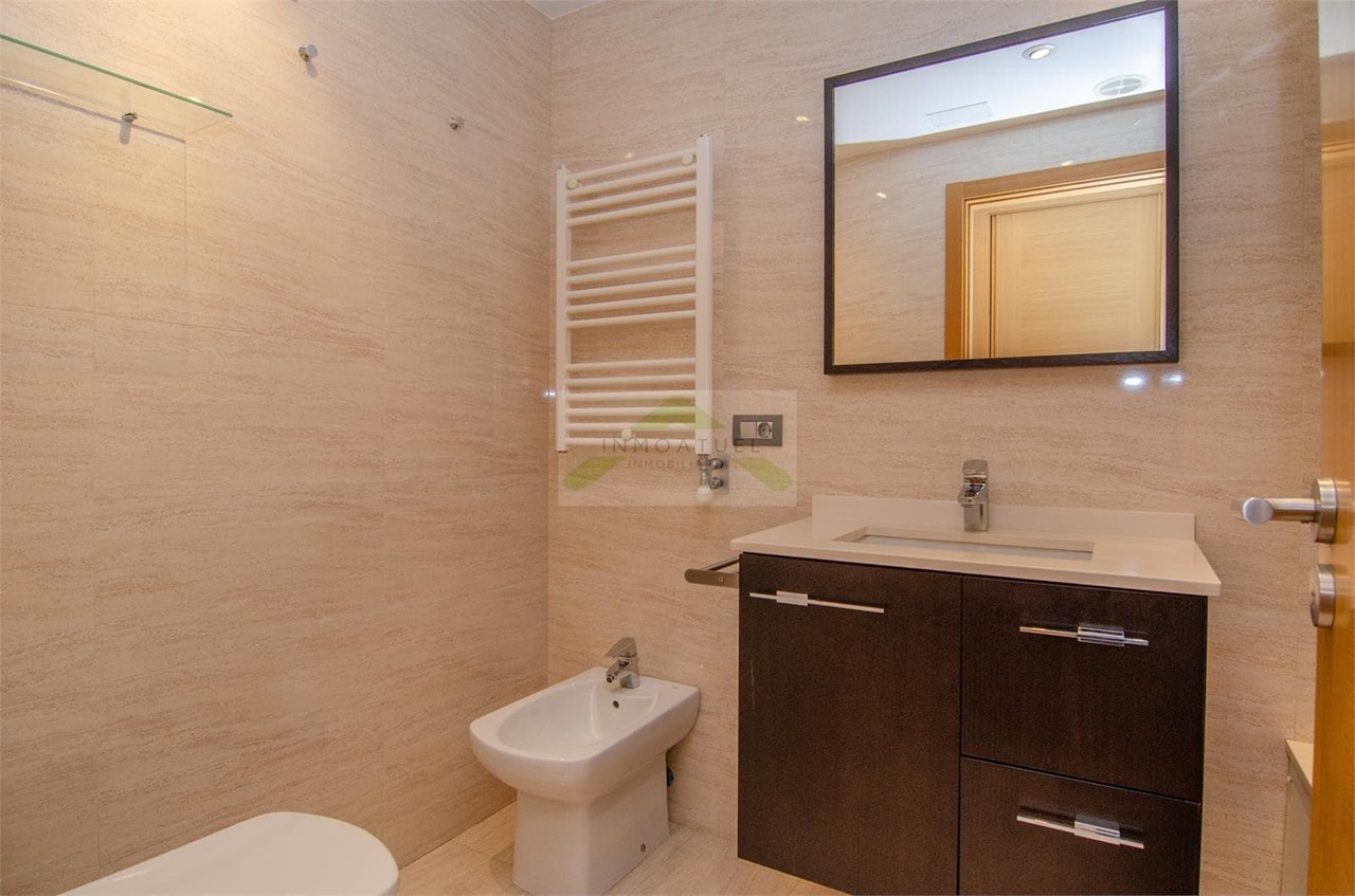 Foto 24 OPORTUNIDAD.- Parque de Vioño.- Piso exterior y luminoso de 79m2 con garaje y trastero.-  