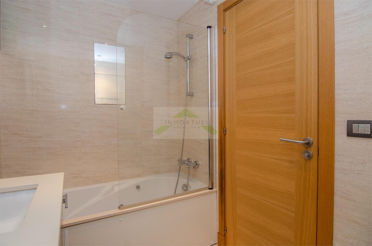 Foto 25 OPORTUNIDAD.- Parque de Vioño.- Piso exterior y luminoso de 79m2 con garaje y trastero.-  