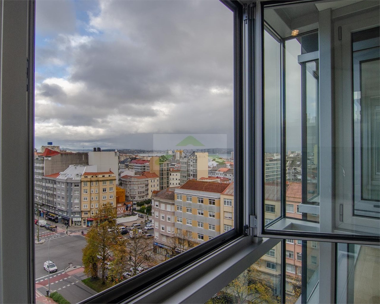 Foto 6 OPORTUNIDAD.- Parque de Vioño.- Piso exterior y luminoso de 79m2 con garaje y trastero.-  