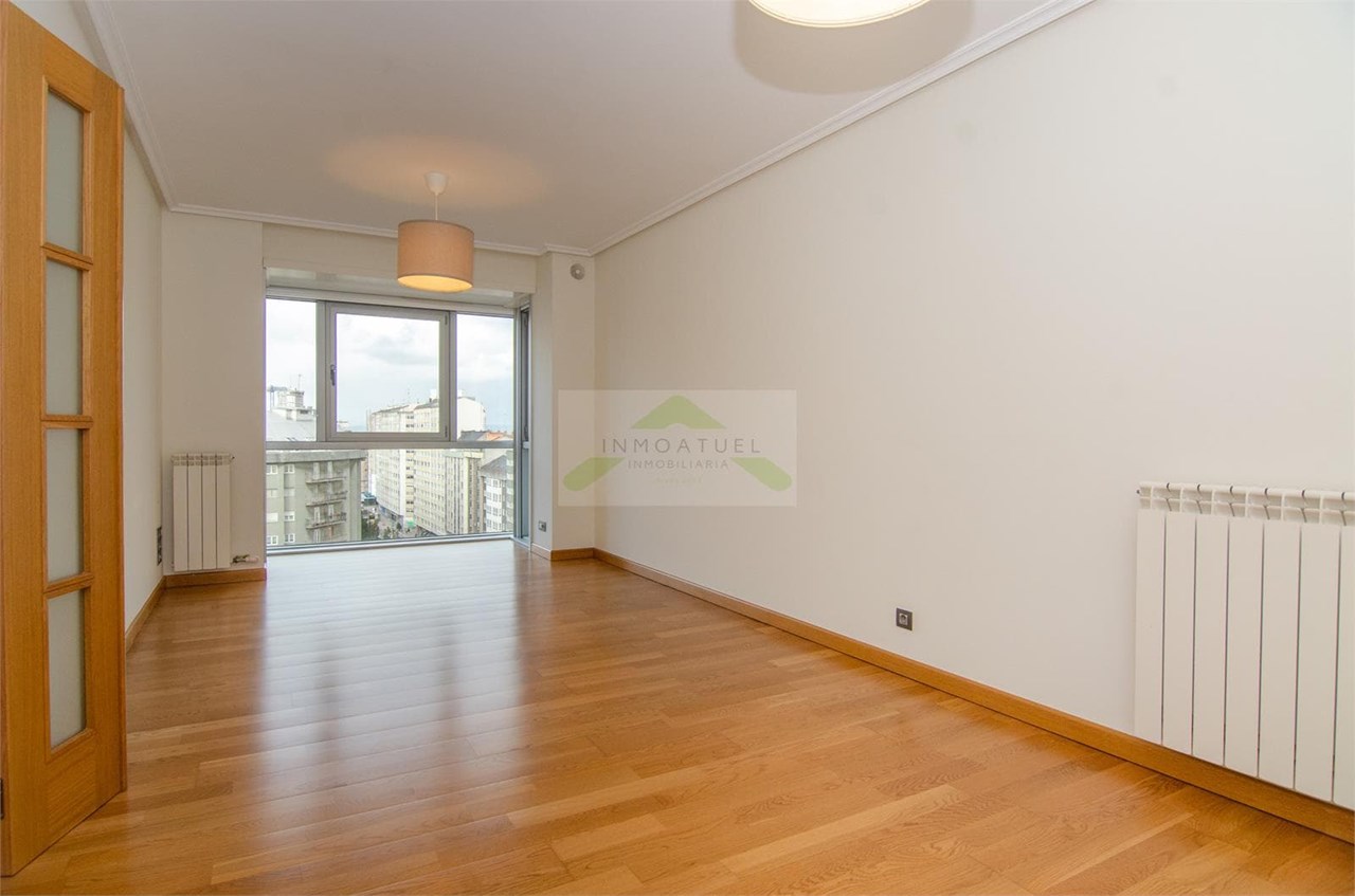 Foto 7 OPORTUNIDAD.- Parque de Vioño.- Piso exterior y luminoso de 79m2 con garaje y trastero.-  