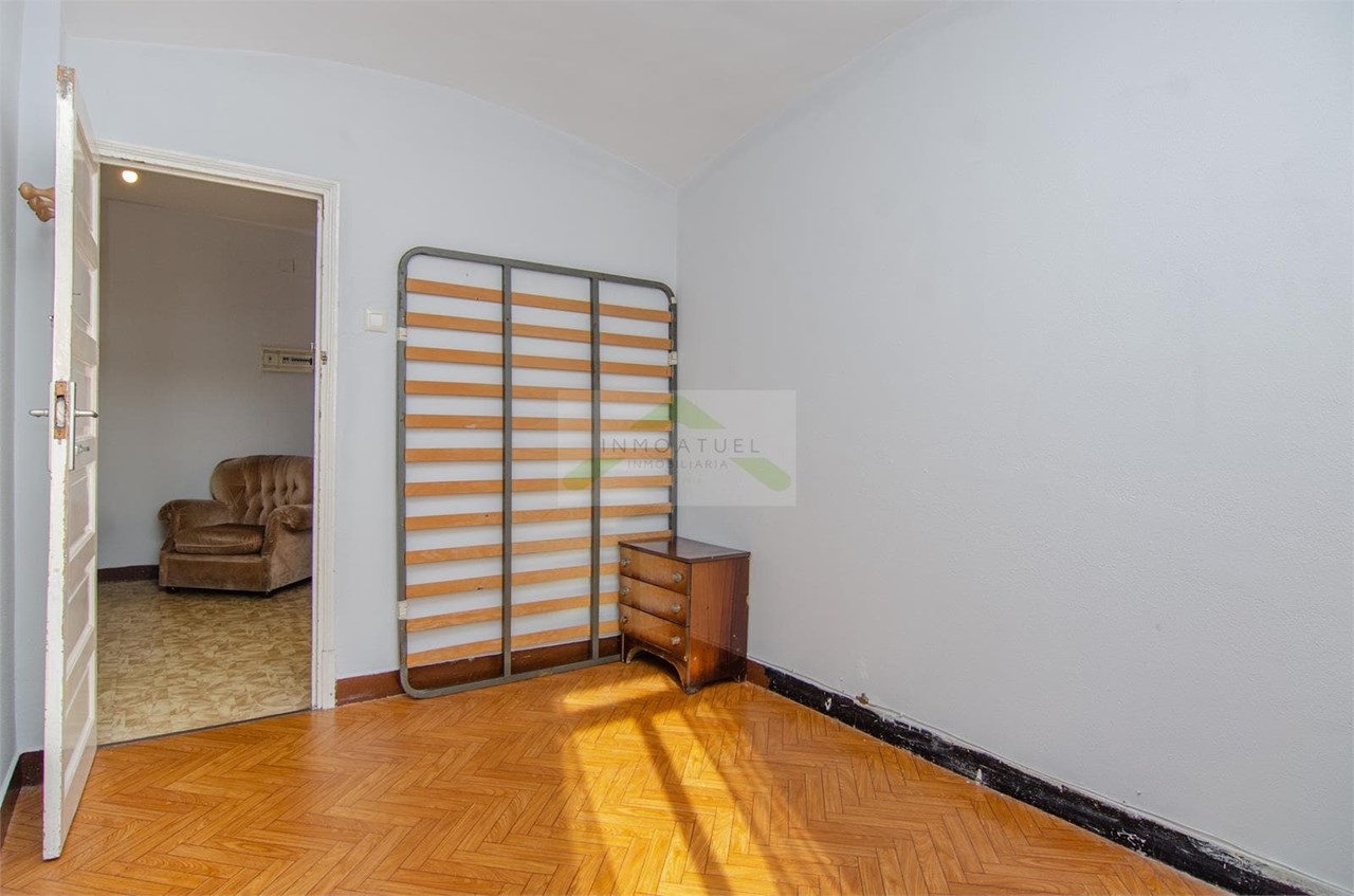 Foto 20 Oportunidad! Piso exterior de tres dormitorios, zona S.Familia (a 150m de Rda. de Outeiro).