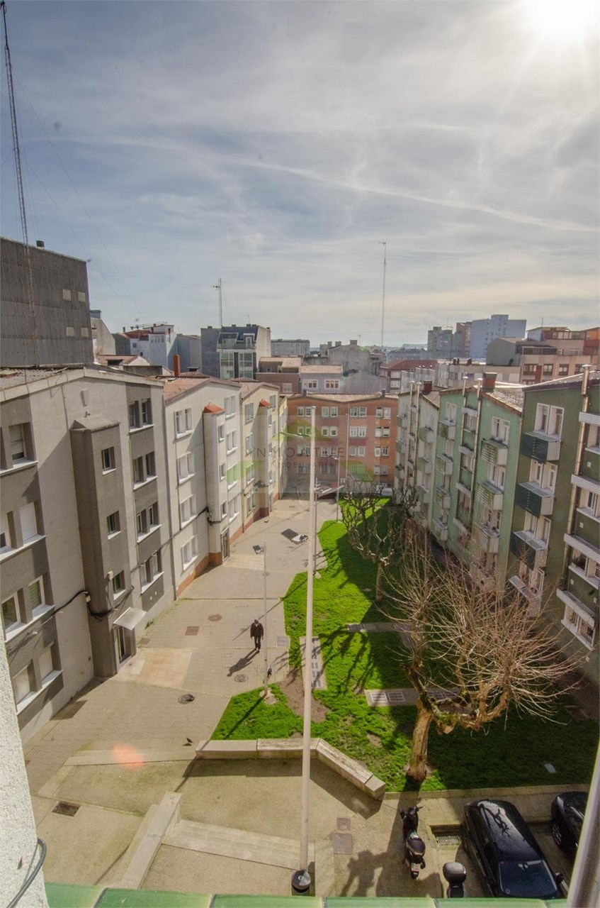 Foto 25 Oportunidad! Piso exterior de tres dormitorios, zona S.Familia (a 150m de Rda. de Outeiro).