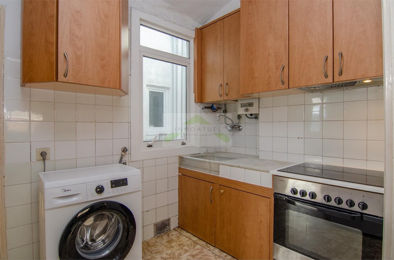 Foto 2 Oportunidad! Piso exterior de tres dormitorios, zona S.Familia (a 150m de Rda. de Outeiro).