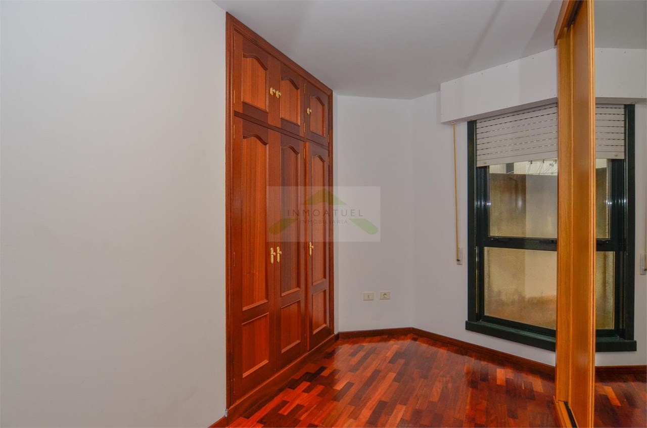 Foto 17 ¡Oportunidad! Piso muy soleado de tres dormitorios, 2 baños y patio. Zona Vilaboa (Culleredo).- 