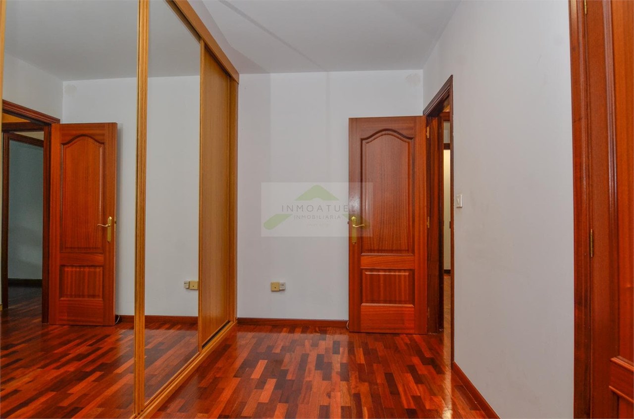 Foto 18 ¡Oportunidad! Piso muy soleado de tres dormitorios, 2 baños y patio. Zona Vilaboa (Culleredo).- 
