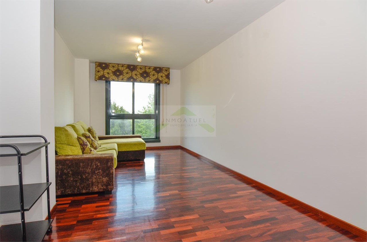Foto 5 ¡Oportunidad! Piso muy soleado de tres dormitorios, 2 baños y patio. Zona Vilaboa (Culleredo).- 