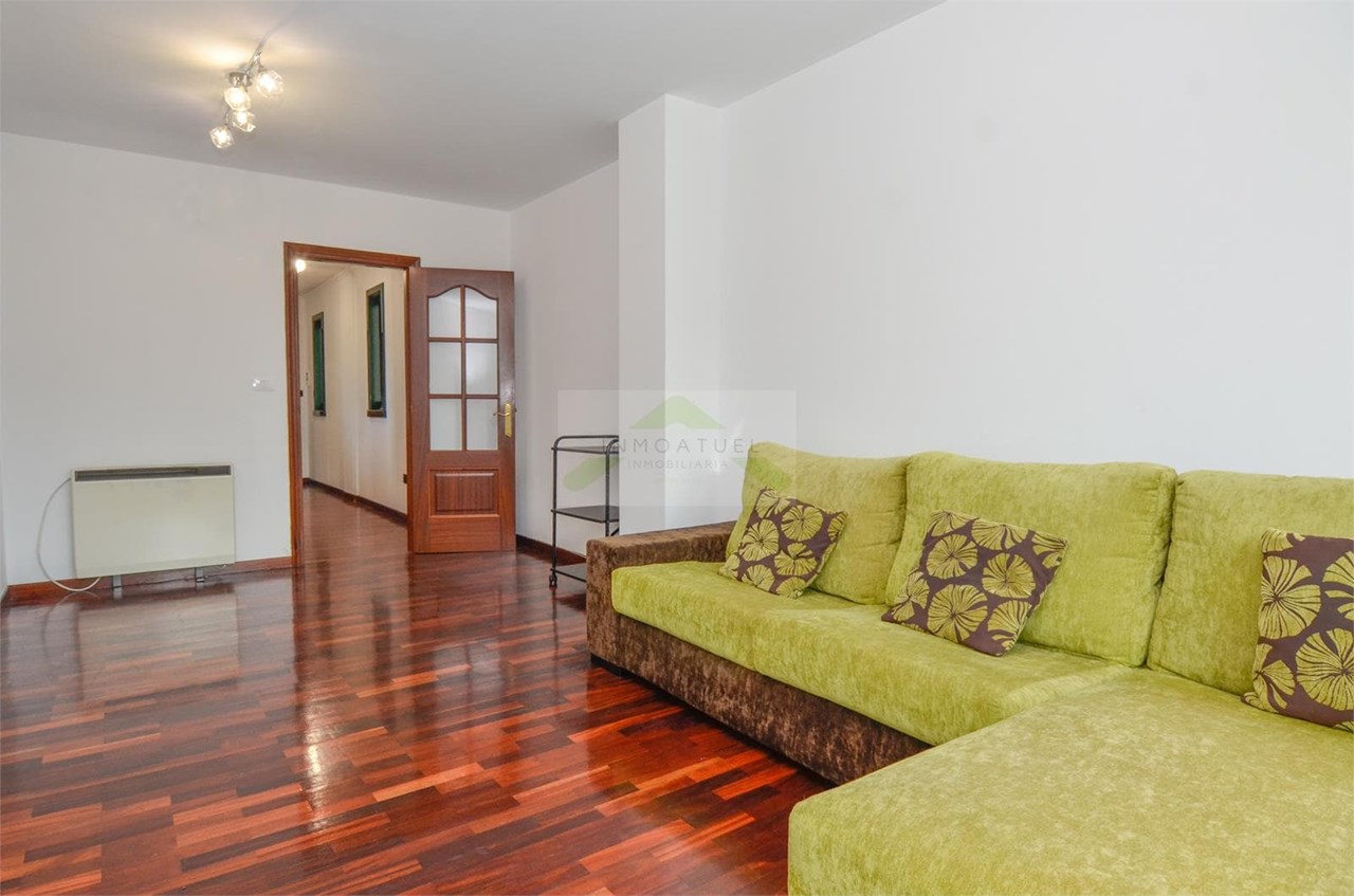 Foto 7 ¡Oportunidad! Piso muy soleado de tres dormitorios, 2 baños y patio. Zona Vilaboa (Culleredo).- 