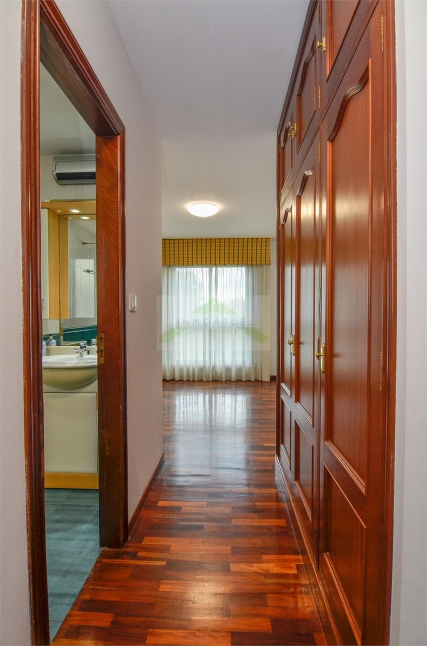 Foto 9 ¡Oportunidad! Piso muy soleado de tres dormitorios, 2 baños y patio. Zona Vilaboa (Culleredo).- 