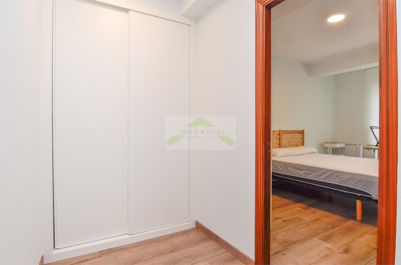 Foto 10 Piso 93 m² construidos con cuatro dormitorios ubicado en la zona del Ventorrillo .- 