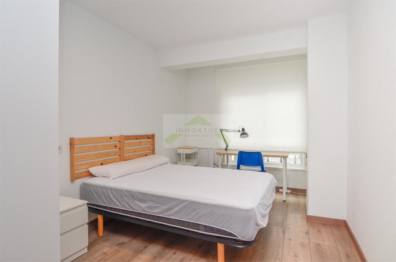 Foto 11 Piso 93 m² construidos con cuatro dormitorios ubicado en la zona del Ventorrillo .- 