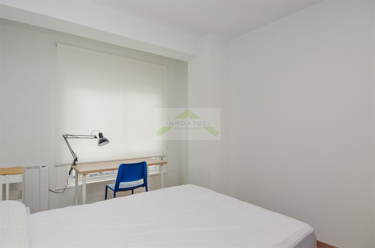 Foto 14 Piso 93 m² construidos con cuatro dormitorios ubicado en la zona del Ventorrillo .- 