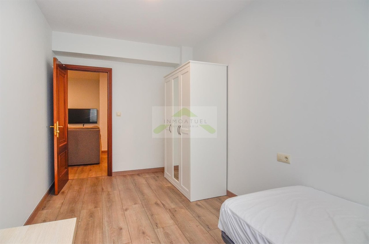 Foto 16 Piso 93 m² construidos con cuatro dormitorios ubicado en la zona del Ventorrillo .- 