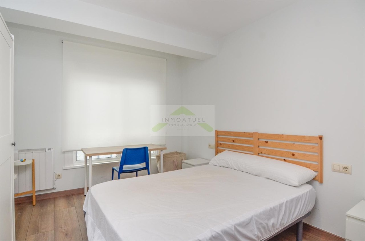 Foto 19 Piso 93 m² construidos con cuatro dormitorios ubicado en la zona del Ventorrillo .- 