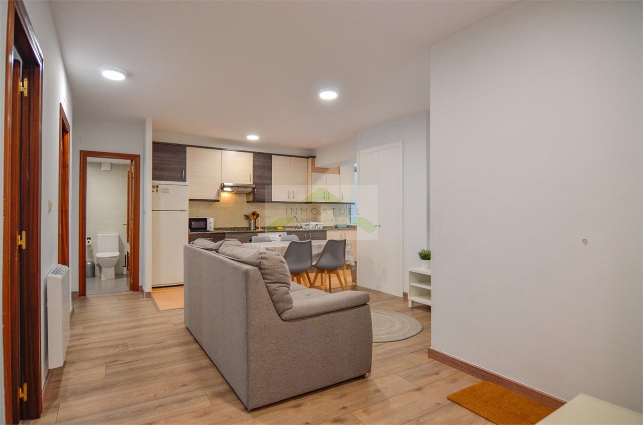 Foto 1 Piso 93 m² construidos con cuatro dormitorios ubicado en la zona del Ventorrillo .- 