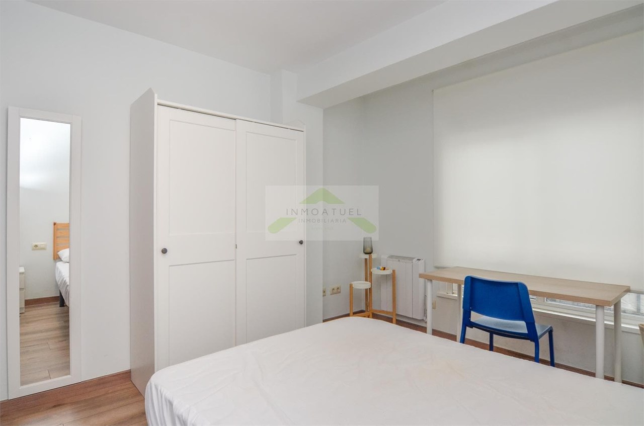 Foto 22 Piso 93 m² construidos con cuatro dormitorios ubicado en la zona del Ventorrillo .- 