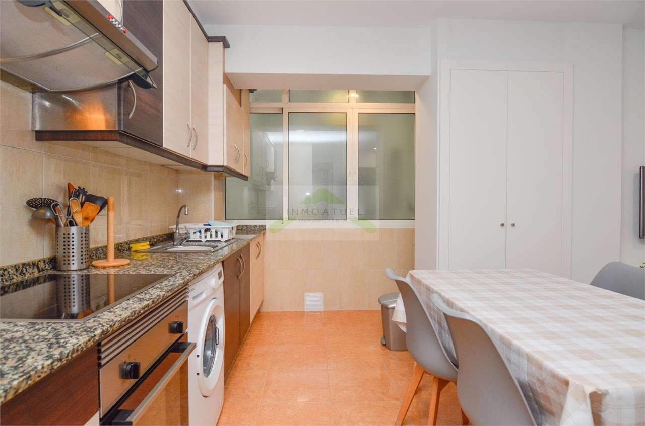 Foto 3 Piso 93 m² construidos con cuatro dormitorios ubicado en la zona del Ventorrillo .- 