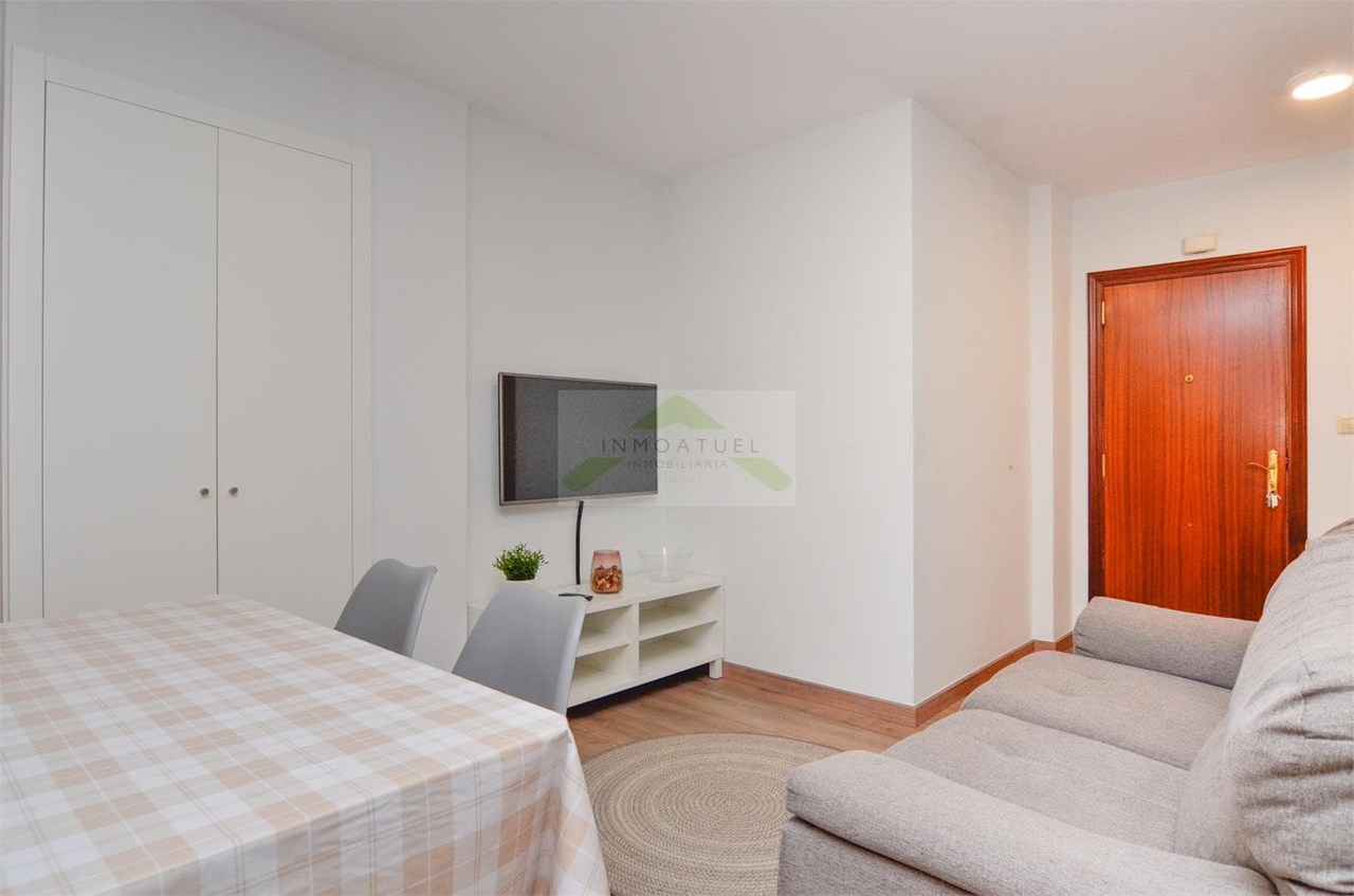 Foto 5 Piso 93 m² construidos con cuatro dormitorios ubicado en la zona del Ventorrillo .- 