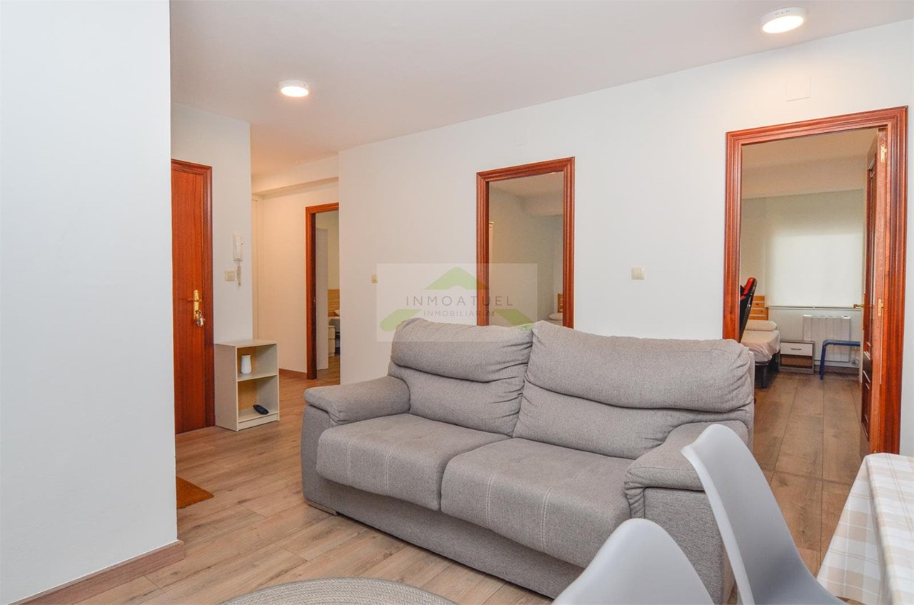 Foto 6 Piso 93 m² construidos con cuatro dormitorios ubicado en la zona del Ventorrillo .- 