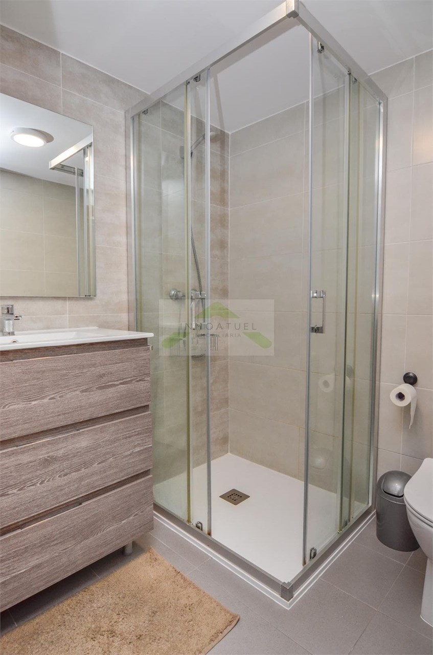 Foto 8 Piso 93 m² construidos con cuatro dormitorios ubicado en la zona del Ventorrillo .- 