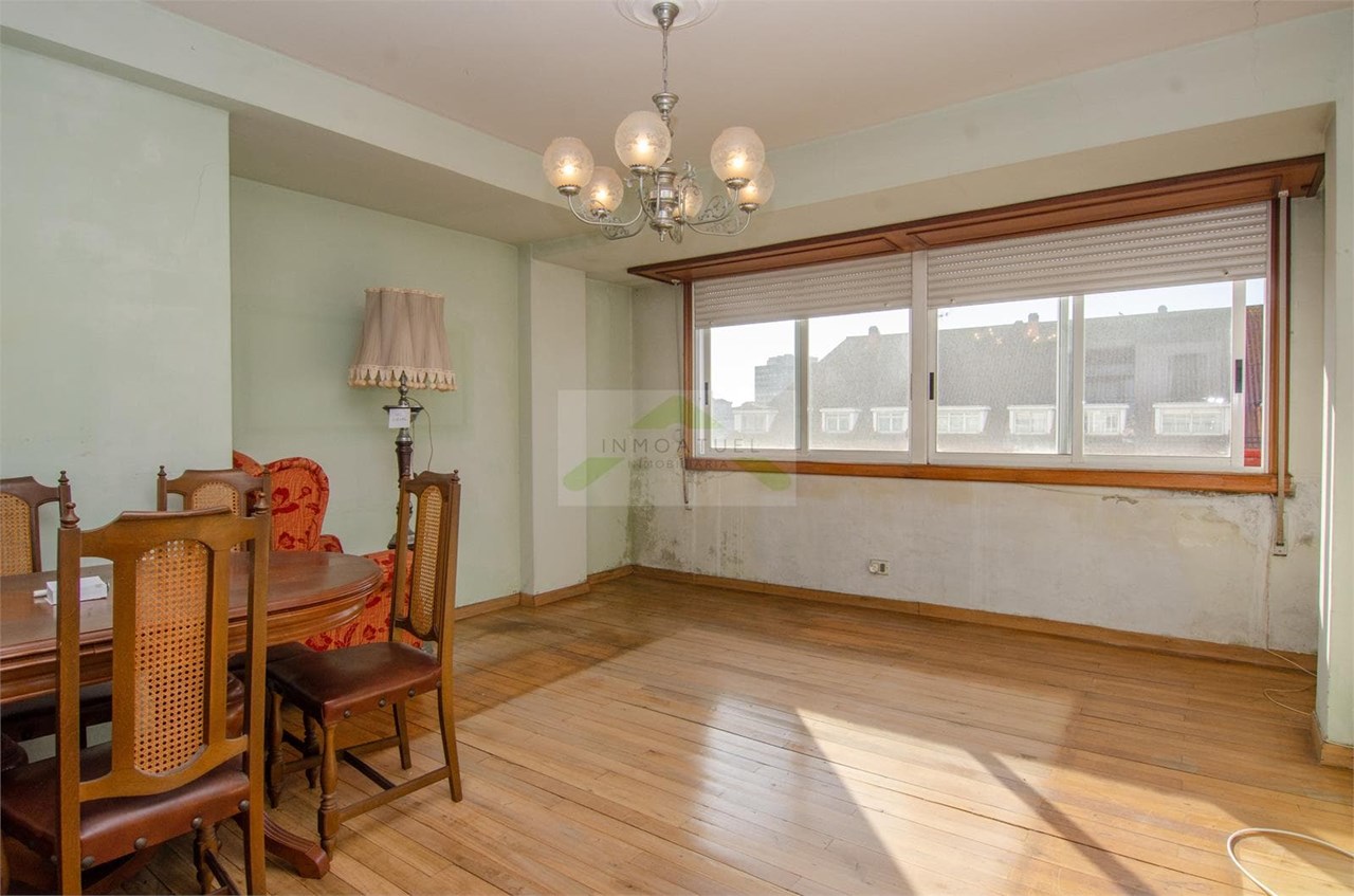 Foto 1 Piso completamente exterior sobre Avenida Arteixo con ascensor y excelentes vistas 