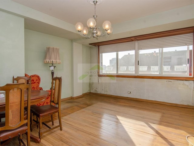 Piso completamente exterior sobre Avenida Arteixo con ascensor y excelentes vistas  - A Coruña